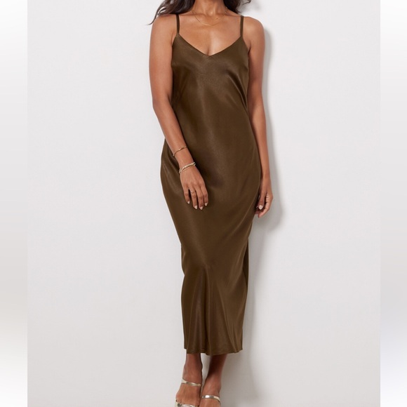 Evereve Dresses & Skirts - Evereve Sanctuary Slip Midi dress army‎ green satin size L NWT
